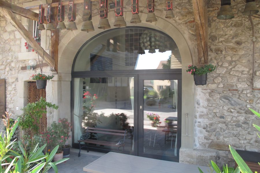 Rénovation-dune-ancienne-ferme-vaudoise-1-scaled